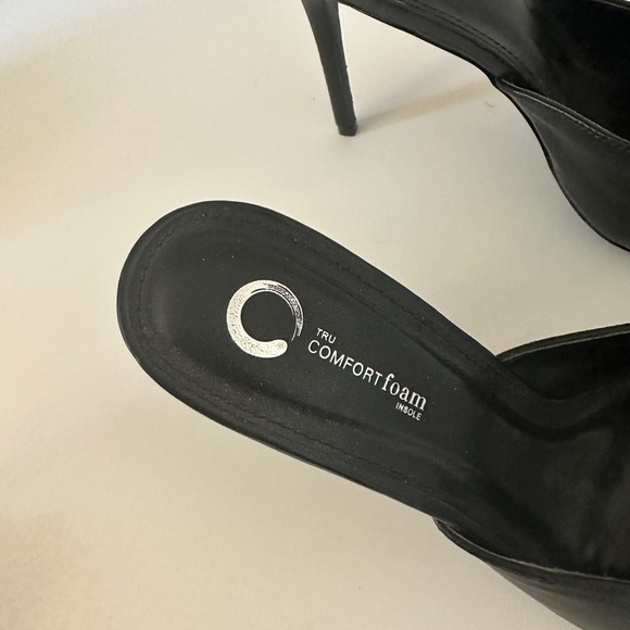 Black Bow Heels - Picture 2 of 6